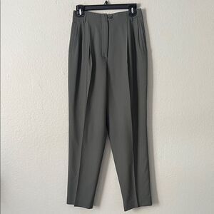 Like New! Zanella Made in Italy 100% Wool Tapered Trousers Gray in Size 6